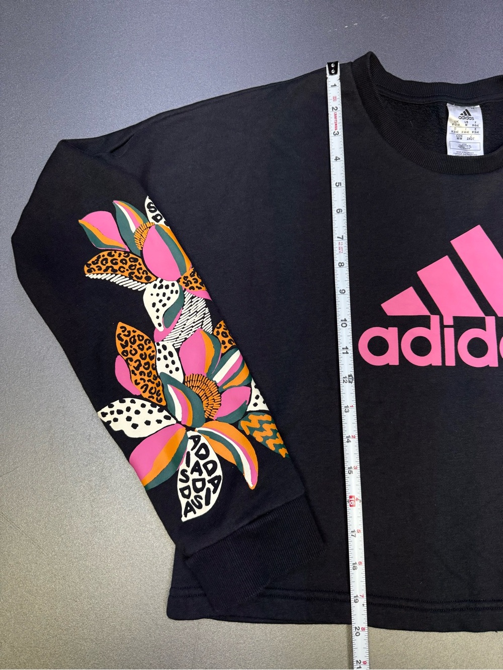 adidas x FARM Rio Cropped Sweatshirt Women’s M Black Pink Floral H45137 - Picture 6 of 9